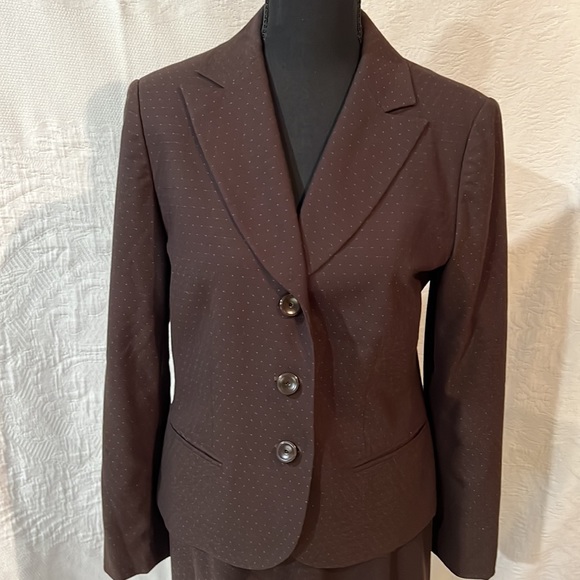 Jones New York Suit, skirt suit set, size 6 - Picture 2 of 16